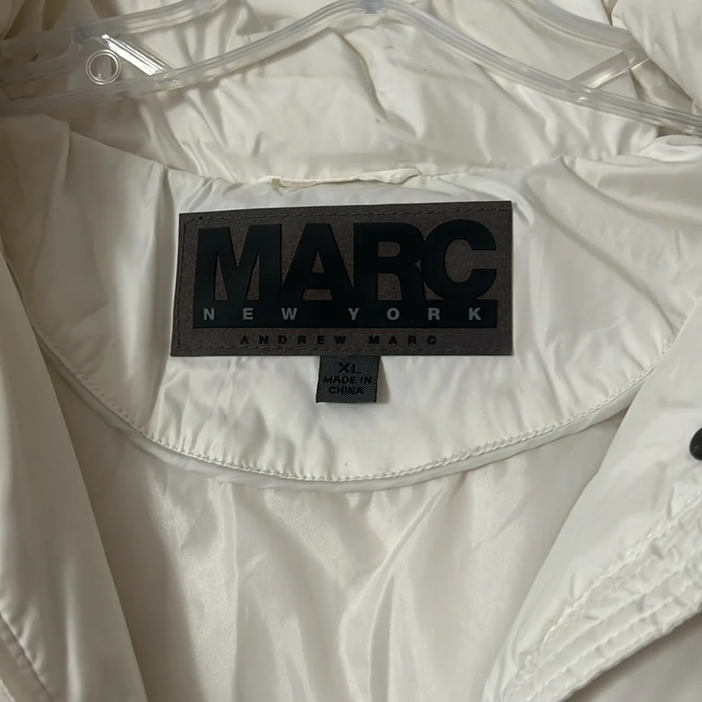 White puffer jacket with removable hood - Picture 3 of 8